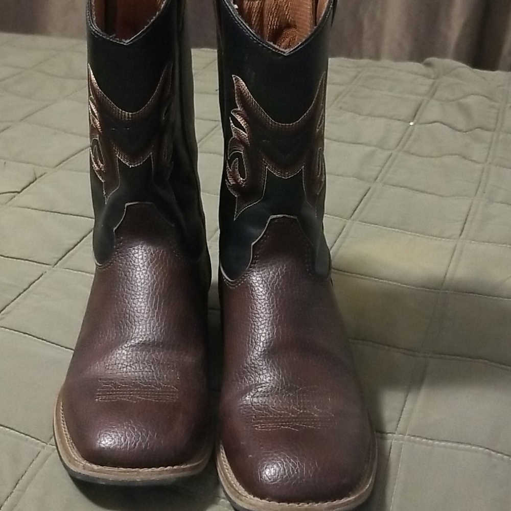 Boots - Picture 2 of 3